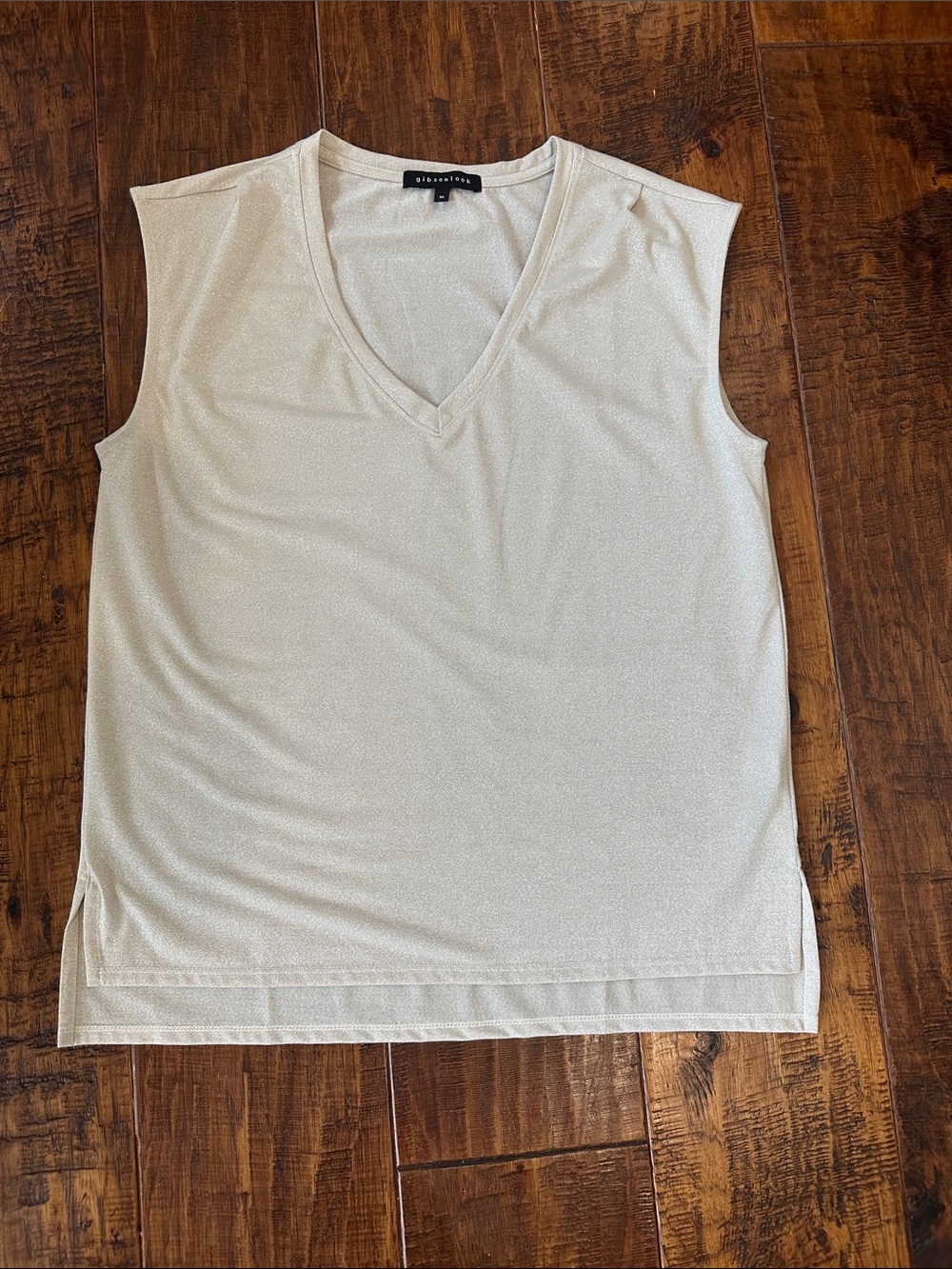 Gibson Look The Favorite Luxe Essentials V-Neck Shimmer Tee